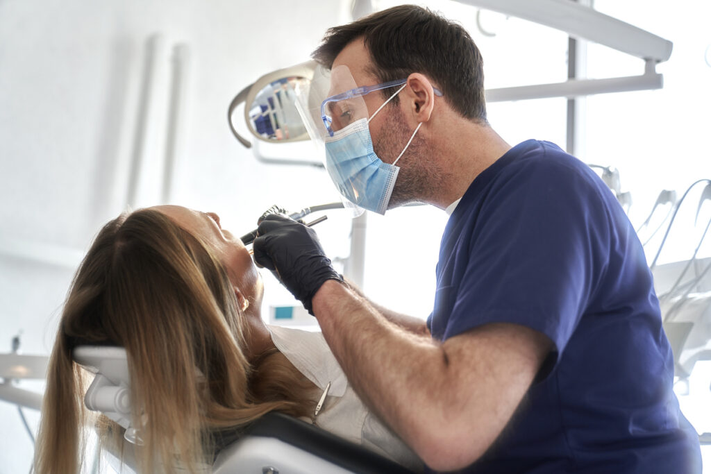 extracción dental, cuándo se necesita una extracción, extracción de muelas del juicio