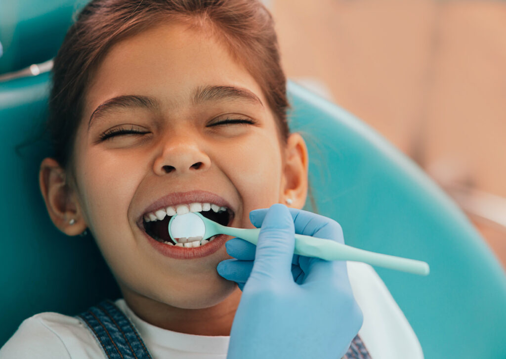 limpiezas dentales para niños, primeras limpiezas dentales, salud dental infantil