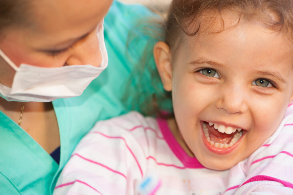 manchas en dientes de niños, fluorosis en niños, caries temprana, desmineralización dental