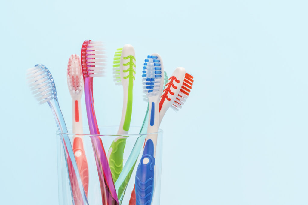mejor cepillo de dientes, cepillo de dientes manual vs eléctrico, tipos de cepillos dentales, uso de hilo dental