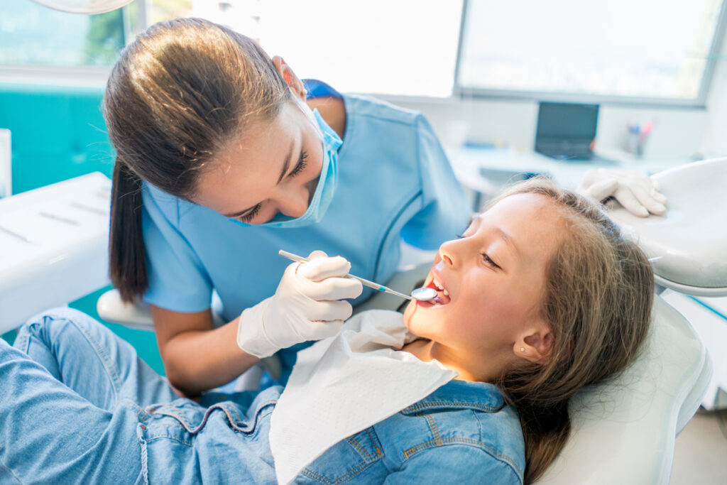 primera visita al dentista, cuidado dental infantil, dentista para bebés, cuándo llevar al dentista